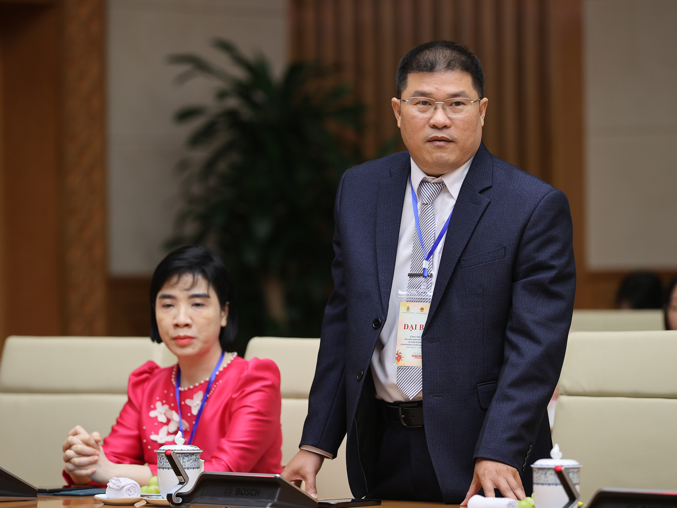 Các thầy, cô giáo chia sẻ tại chương trình. Ảnh: VGP/Nhật Bắc