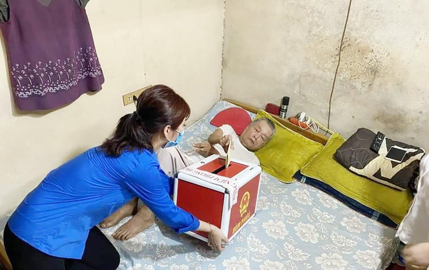 Để niềm vui còn mãi trong ngày hội của toàn dân.