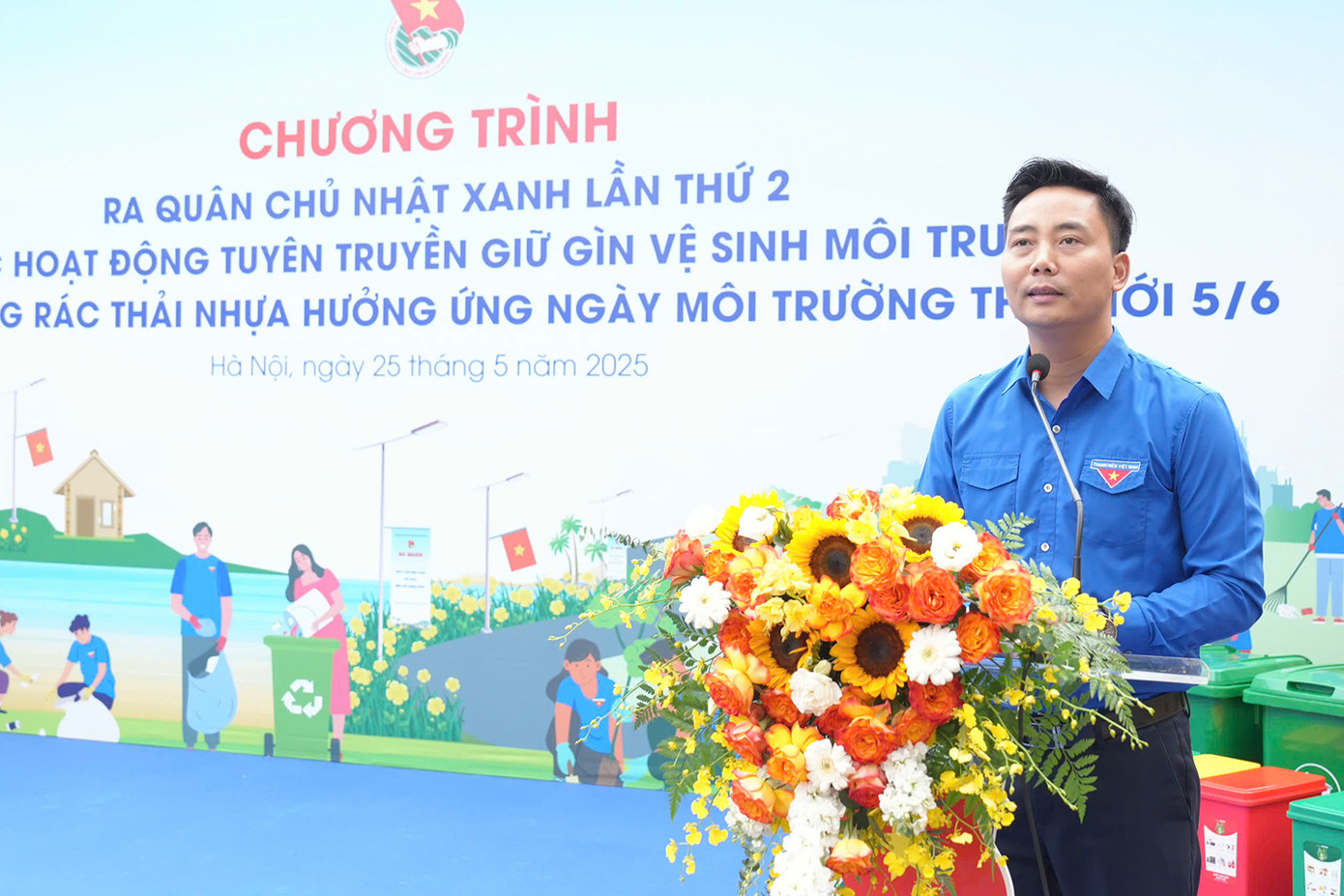 Anh Nguyễn Đức Tiến – Phó Bí thư thường trực Thành Đoàn Hà Nội, Chủ tịch Hội LHTN TP. Hà Nội phát biểu tại chương trình.