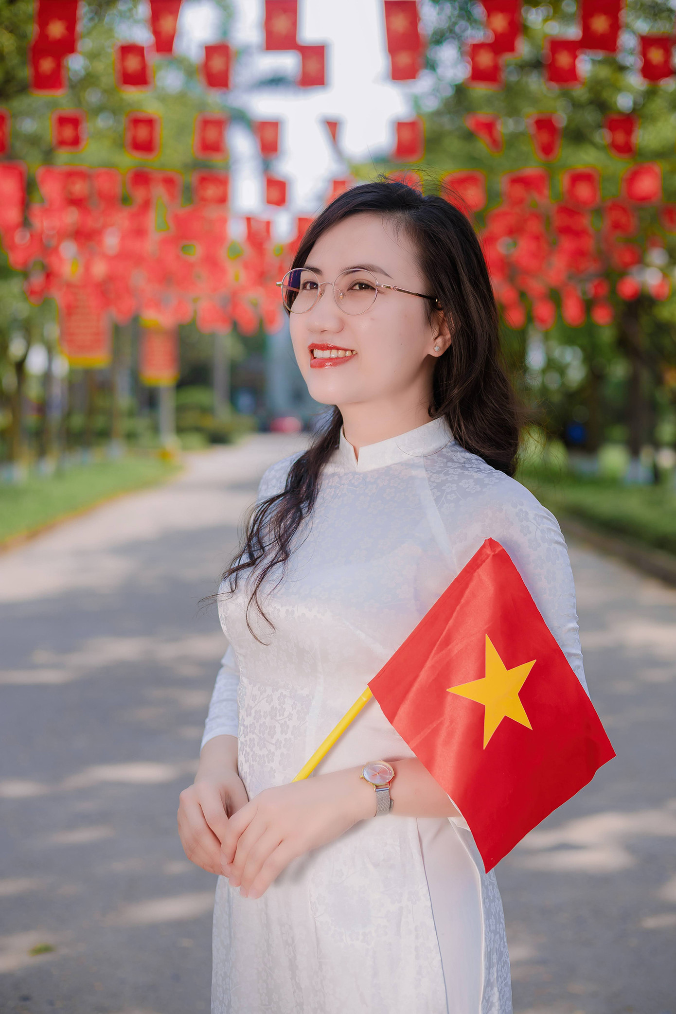 Chị Lại Thị Thanh Hoa - Bí thư Đoàn trường. Chị Lại Thị Thanh Hoa - Bí thư Đoàn trường.