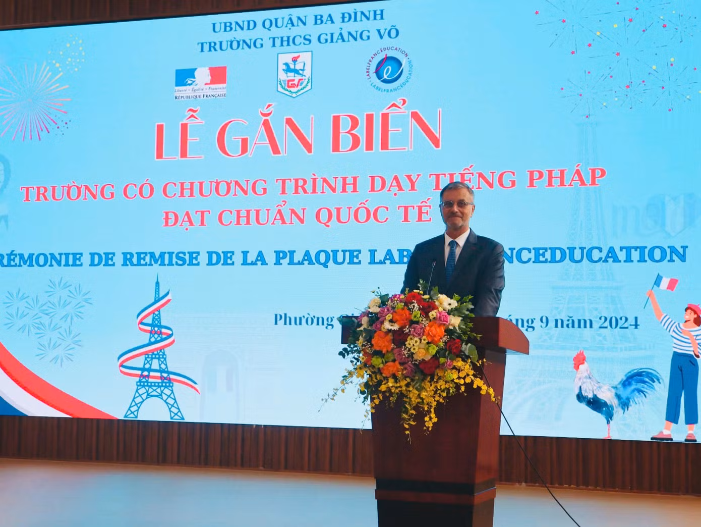 Đại sứ Olivier Brochet phát biểu tại chương trình.