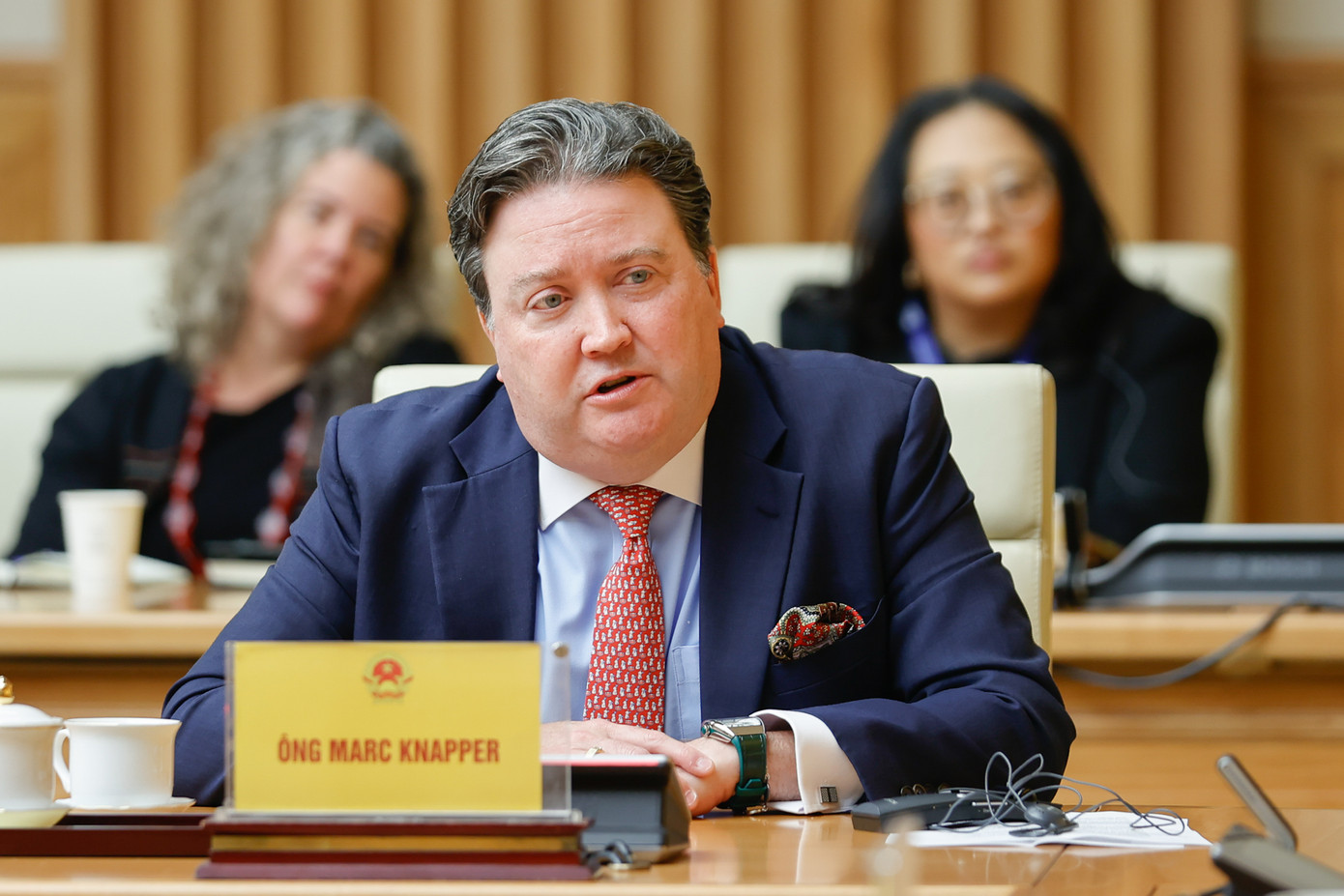 Các đại biểu trao đổi tại buổi gặp gỡ.