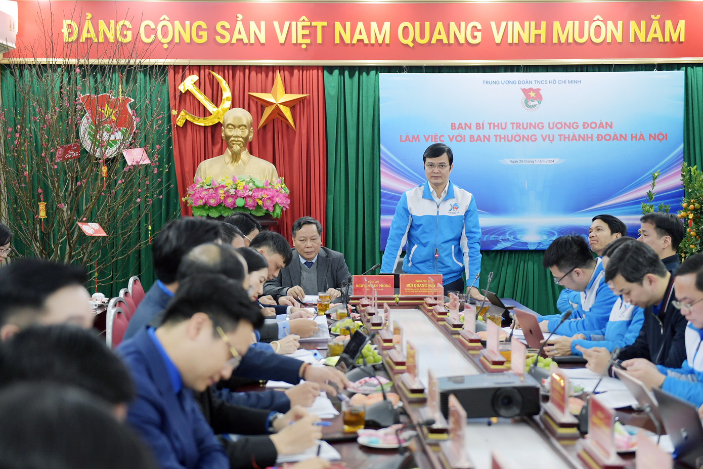 Ban Bí thư T.Ư Đoàn đã làm việc với Ban Thường vụ Thành Đoàn Hà Nội. Ban Bí thư T.Ư Đoàn đã làm việc với Ban Thường vụ Thành Đoàn Hà Nội.