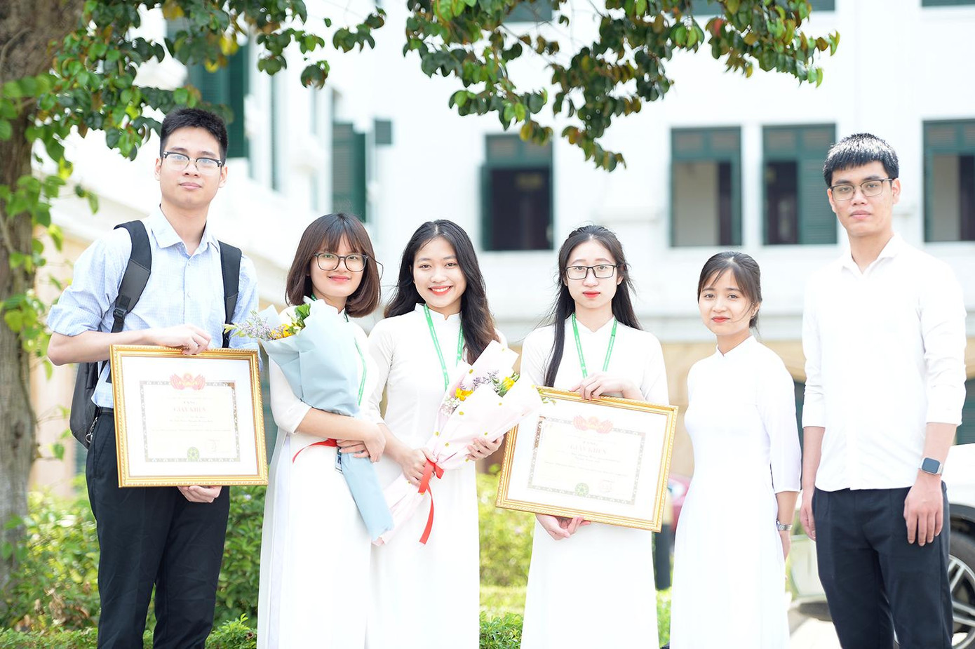 Những sinh viên ưu tú được vinh danh khen thưởng có thành tích trong công bố khoa tại các tạp chí quốc tế thuộc danh mục ISI/Scopus; đấu thầu thành công các đề tài cấp Bộ và tương đương trở lên và tiến bộ kỹ thuật, giống cây trồng được công nhận cấp quốc gia. Những sinh viên ưu tú được vinh danh khen thưởng có thành tích trong công bố khoa tại các tạp chí quốc tế thuộc danh mục ISI/Scopus; đấu thầu thành công các đề tài cấp Bộ và tương đương trở lên và tiến bộ kỹ thuật, giống cây trồng được công nhận cấp quốc gia.