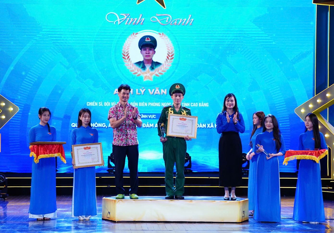 20 thanh niên sống đẹp được tôn vinh tại chương trình. 20 thanh niên sống đẹp được tôn vinh tại chương trình.