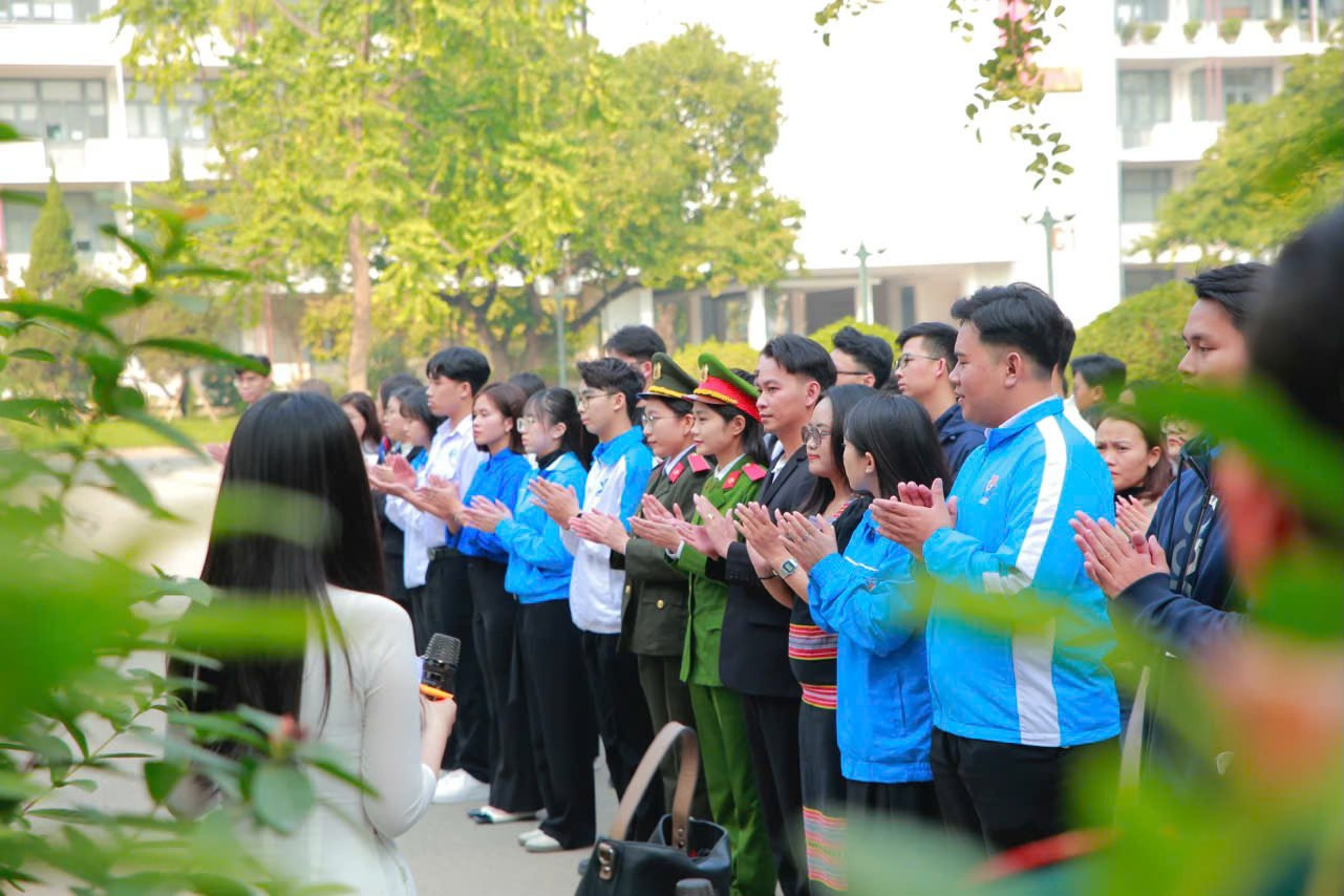 Những sinh viên tiêu biểu tham dự chương trình.