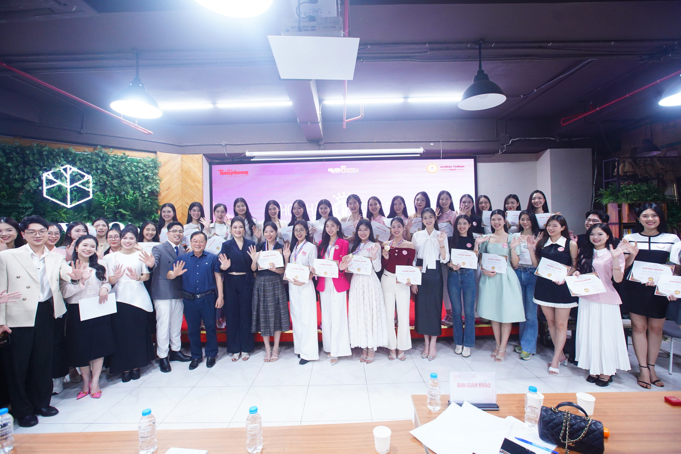 Top 41 ‘Hoa hậu Việt Nam’ 2024 thể hiện bản lĩnh và trí tuệ trong thử thách hùng biện. Top 41 ‘Hoa hậu Việt Nam’ 2024 thể hiện bản lĩnh và trí tuệ trong thử thách hùng biện.