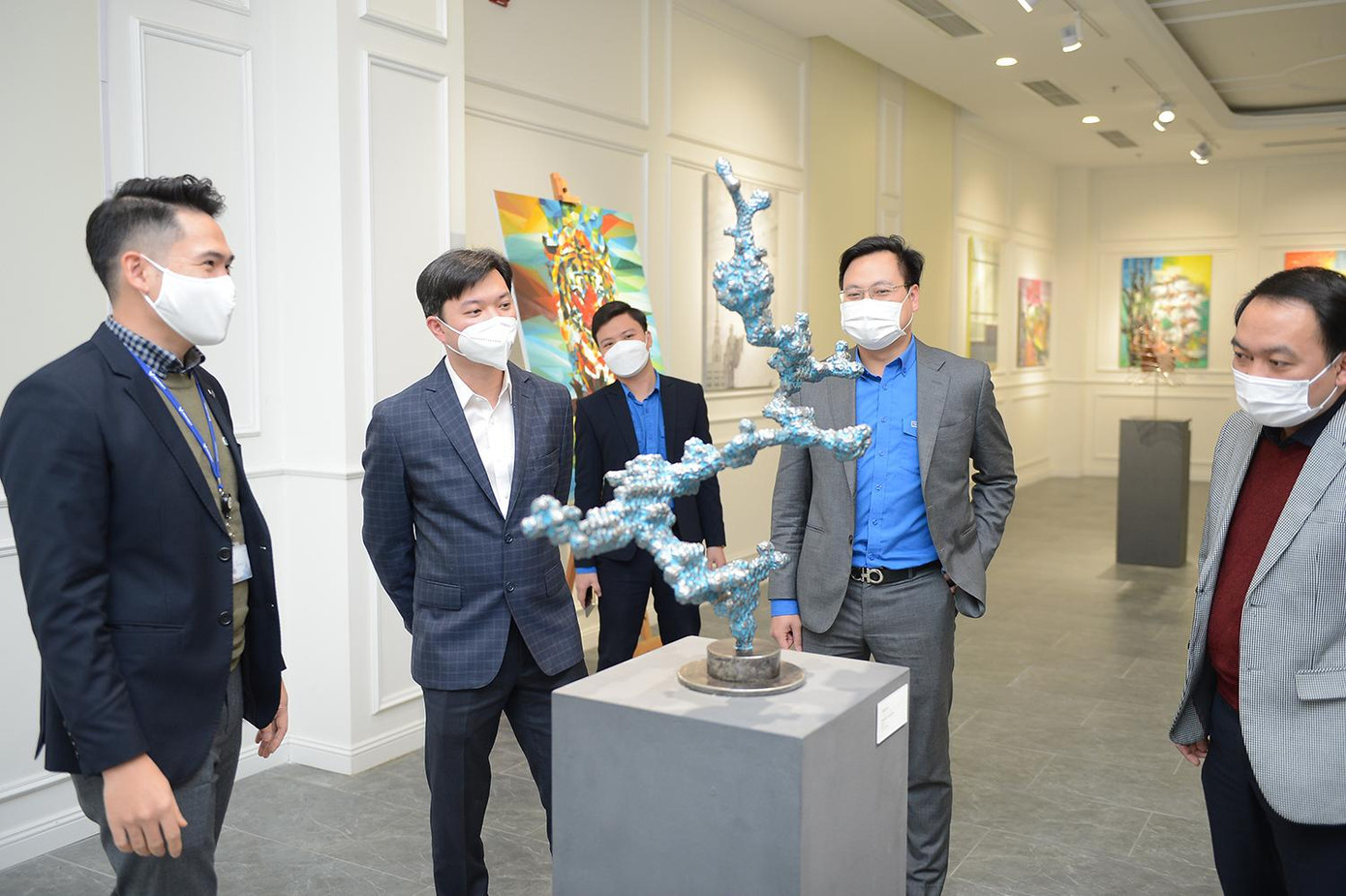 Anh Nguyễn Minh Triết, Bí thư T.Ư Đoàn, Chủ tịch T.Ư Hội Sinh viên Việt Nam cùng các đại biểu tham dự chương trình.