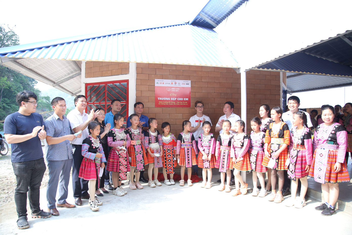 Khánh thành công trình “Trường đẹp cho em” tại điểm trường Bó Kiếng.
