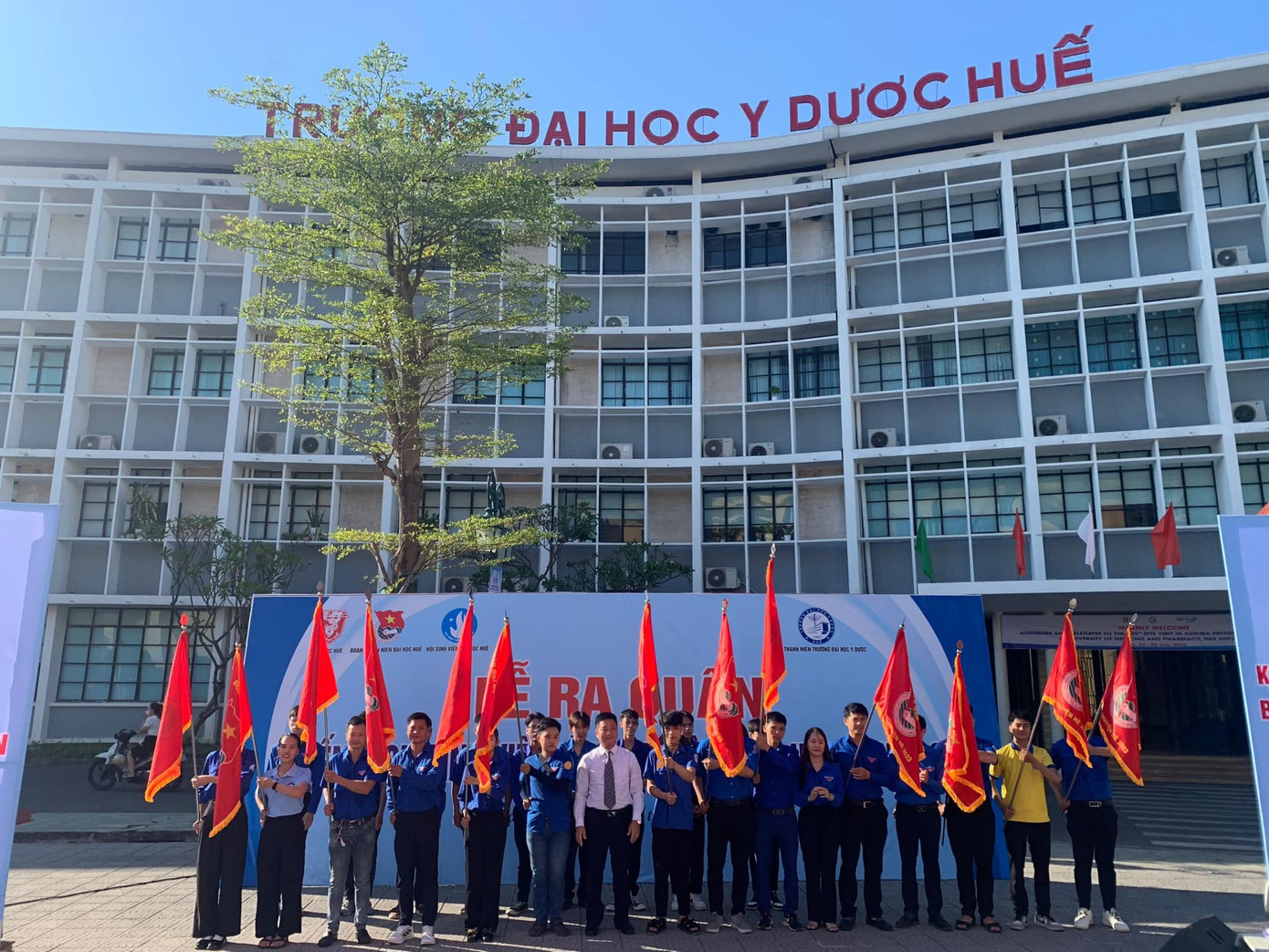 Gần 800 sinh viên ĐH Huế tham gia chiến dịch ‘Mùa Hè Xanh’ năm 2023. Gần 800 sinh viên ĐH Huế tham gia chiến dịch ‘Mùa Hè Xanh’ năm 2023.