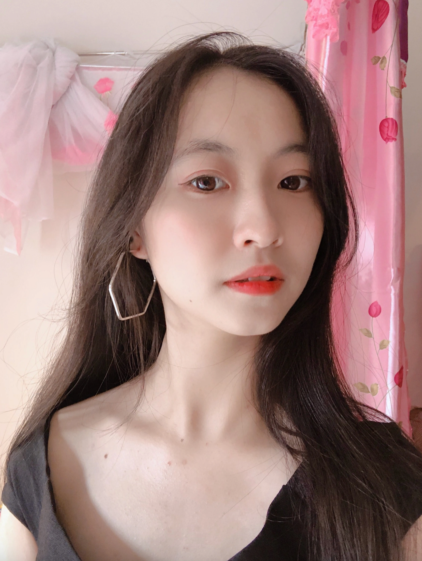 Gặp không ít khó khăn khi thử thách mình với ngành xây dựng, Nhài cho biết ngành học cô đăng ký ban đầu là Công nghệ vật liệu xây dựng. Tuy nhiên, sau đó, cô quyết định học ngành Kỹ thuật nước - Môi trường nước. Lựa chọn khối ngành kỹ thuật, Nhài xác định chương trình học nặng với lượng kiến thức đồ sộ hơn các trường khác.