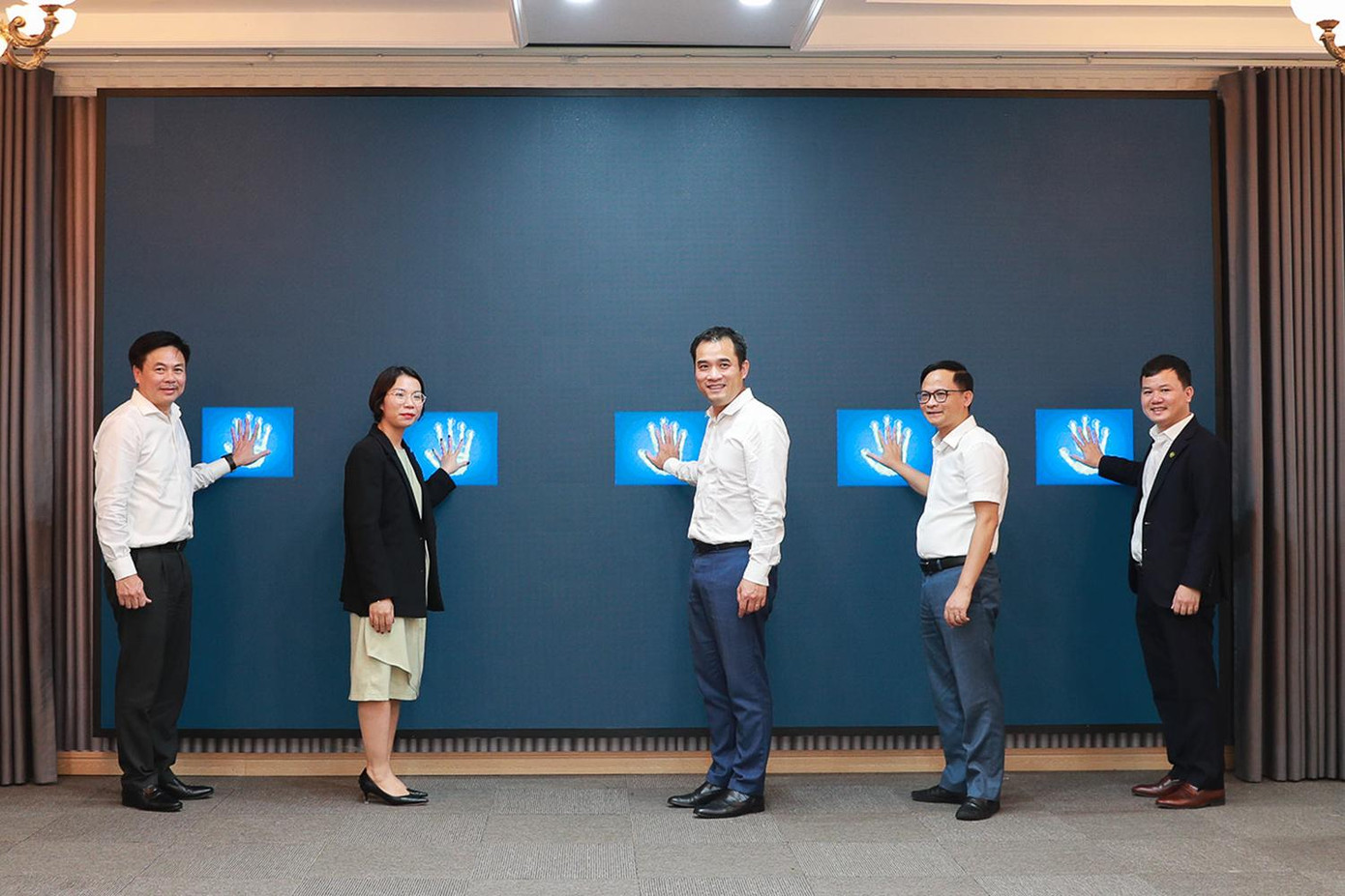 Cuộc thi “Ý tưởng khởi nghiệp - sáng tạo VNU năm 2022”. Cuộc thi “Ý tưởng khởi nghiệp - sáng tạo VNU năm 2022”.