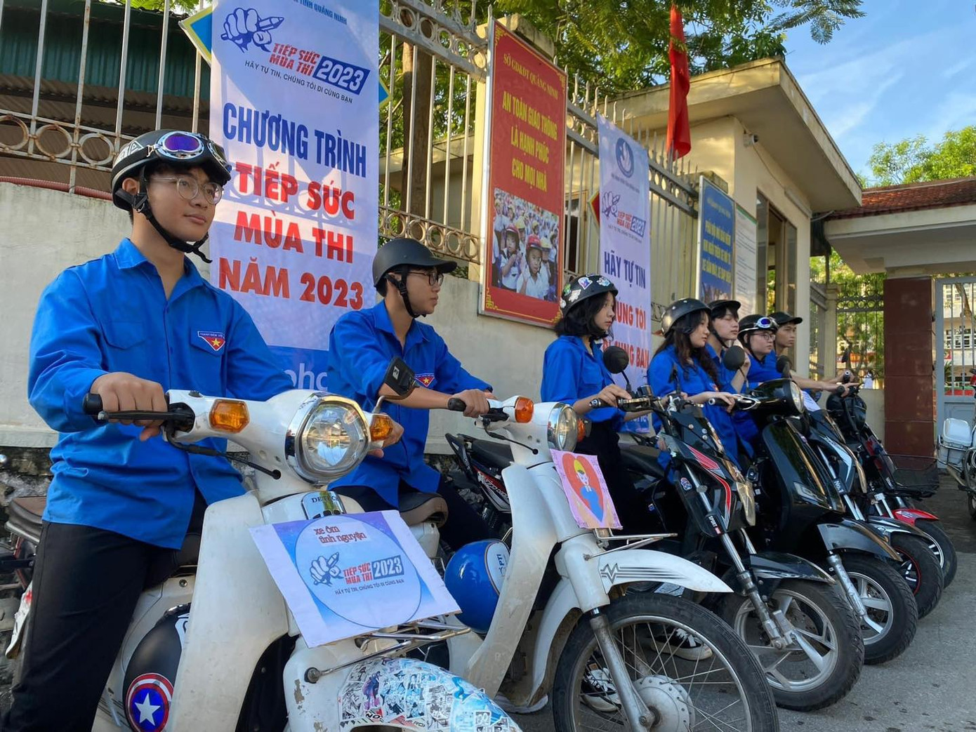 Sinh viên tỉnh Quảng Ninh tham gia chương trình 'Tiếp sức mùa thi'.