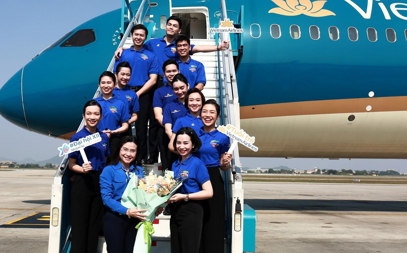 Ngày 13/12, "Chuyến bay Thanh niên" mang số hiệu VN012 của Vietnam Airlines đã đưa 80 đại biểu phía Nam xuất phát từ sân bay Tân Sơn Nhất (TP. HCM) ra thủ đô Hà Nội dự Đại hội Đại biểu toàn quốc Đoàn TNCS Hồ Chí Minh, lần thứ XII, nhiệm kỳ 2022 - 2027. Ngày 13/12, "Chuyến bay Thanh niên" mang số hiệu VN012 của Vietnam Airlines đã đưa 80 đại biểu phía Nam xuất phát từ sân bay Tân Sơn Nhất (TP. HCM) ra thủ đô Hà Nội dự Đại hội Đại biểu toàn quốc Đoàn TNCS Hồ Chí Minh, lần thứ XII, nhiệm kỳ 2022 - 2027.