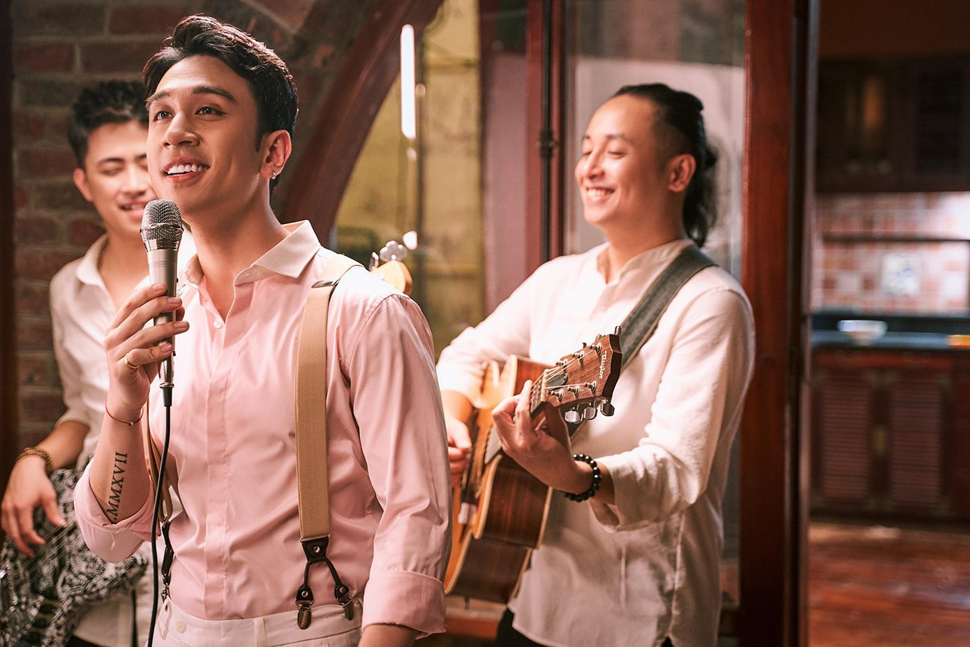 Khi được hỏi cảm xúc tham gia chương trình, Dương Edward chia sẻ: “Chúng ta đã cố gắng cùng nhau vượt qua khó khăn thách thức. Đây là lúc chúng ta hướng đến những điều tốt đẹp trong cuộc sống. Dương Edward hy vọng Dương sẽ mang tiếng hát của mình gửi gắm qua chương trình để cổ vũ động viên tinh thần không chỉ tới những y bác sĩ, các cán bộ công nhân viên mà tất cả chúng ta cùng hướng đến điều tốt đẹp nhất”.