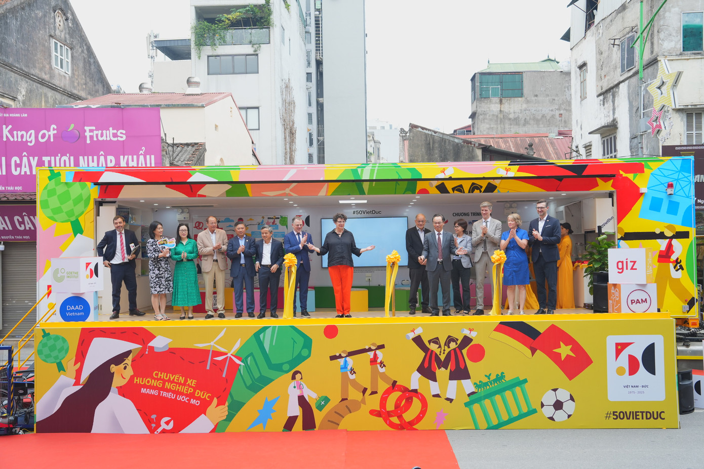 Hành trình chắp cánh ước mơ nghề nghiệp cho thế hệ trẻ Việt Nam. Hành trình chắp cánh ước mơ nghề nghiệp cho thế hệ trẻ Việt Nam.