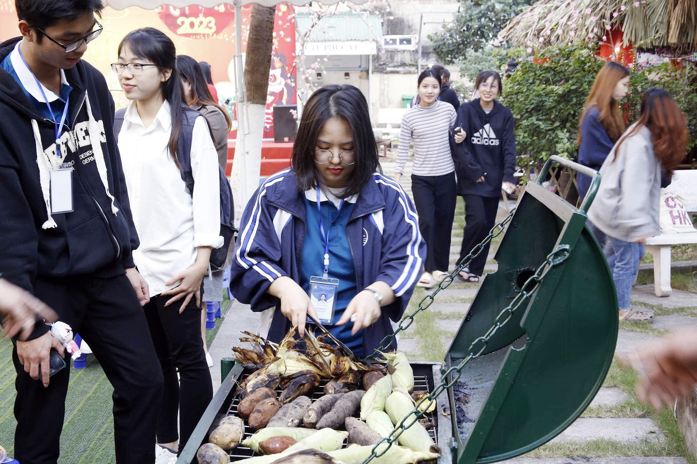 Những món ăn dân dã của người Việt được giới thiệu với bạn bè quốc tế. Những món ăn dân dã của người Việt được giới thiệu với bạn bè quốc tế.