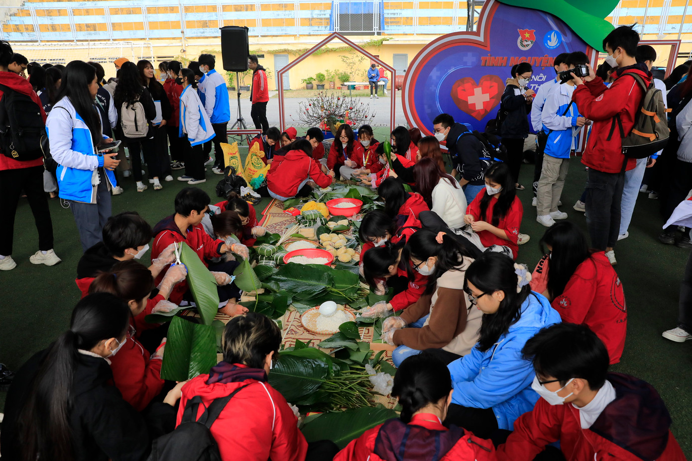 Chương trình tình nguyện trực tuyến “Xuân yêu thương” chia sẻ giúp đỡ học sinh, sinh viên khó khăn vùng sâu, vùng xa. Ảnh: BẢO ANH