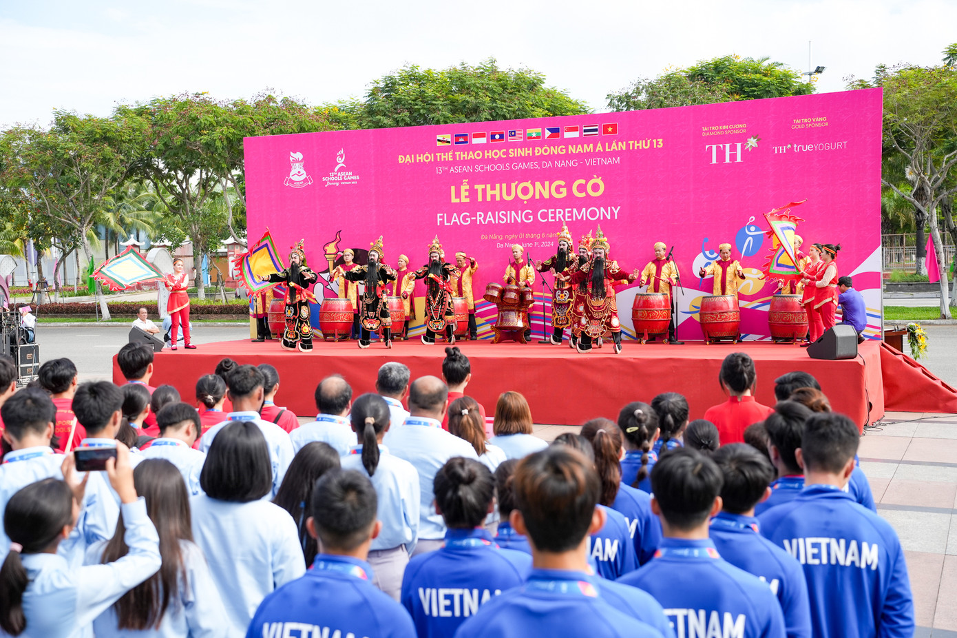 Phát biểu tại Lễ Thượng cờ, Phó Chủ tịch UBND TP. Đà Nẵng Trần Chí Cường cho biết, Đà Nẵng được đánh giá là một trong những điểm đến hàng đầu châu Á, thành phố của những sự kiện, lễ hội và là cửa ngõ để đến với các Di sản Văn hóa thế giới tại miền Trung - Việt Nam.