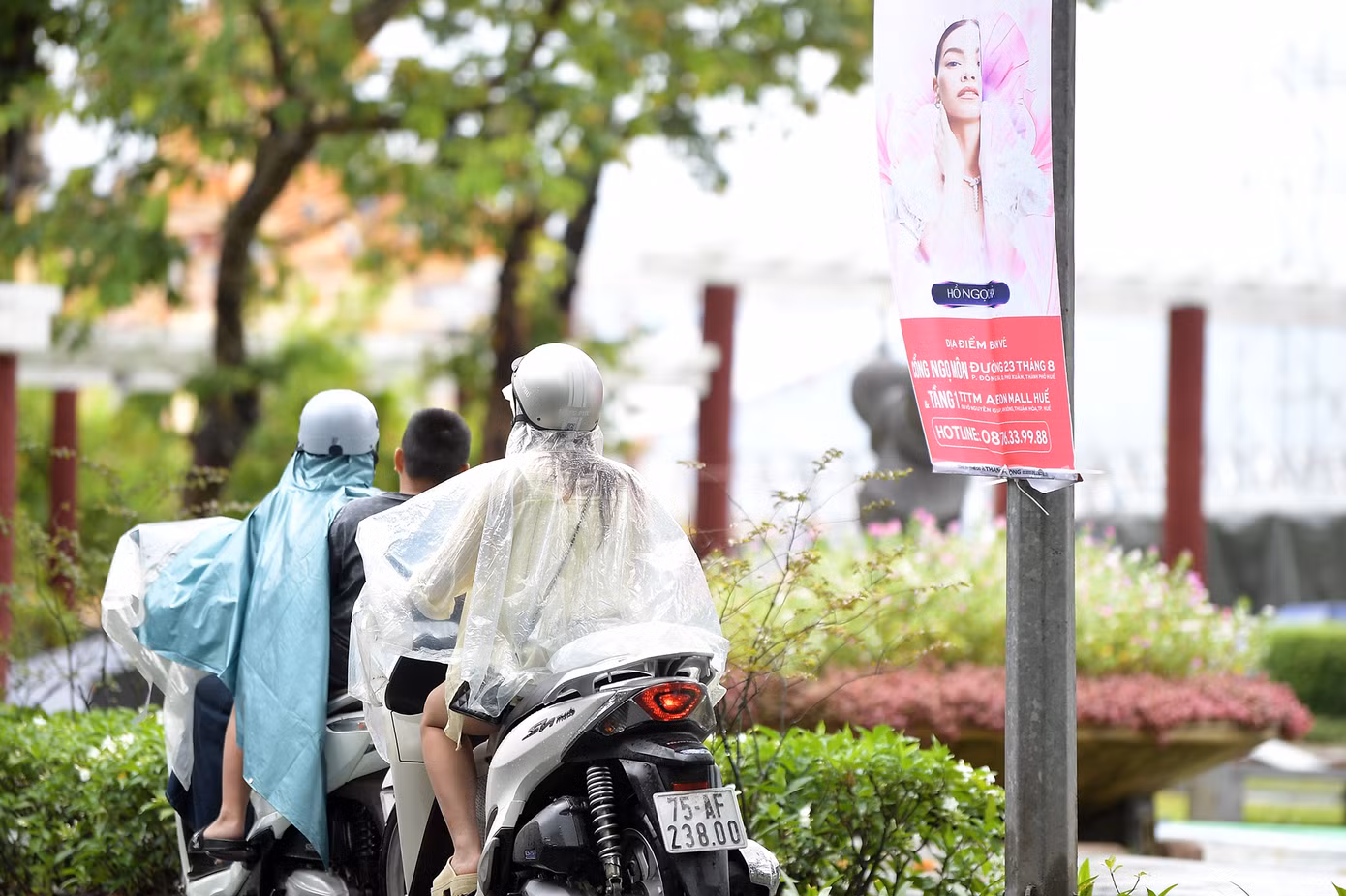 Trước đó, trên các tuyến phố chính công tác chỉnh trang đô thị chuẩn bị cho đêm Chung kết đã hoàn tất.