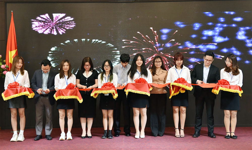 'Meeting with PM 2022' - Sân chơi kích thích óc sáng tạo, tư duy đa chiều về kinh tế cho sinh viên. 'Meeting with PM 2022' - Sân chơi kích thích óc sáng tạo, tư duy đa chiều về kinh tế cho sinh viên.