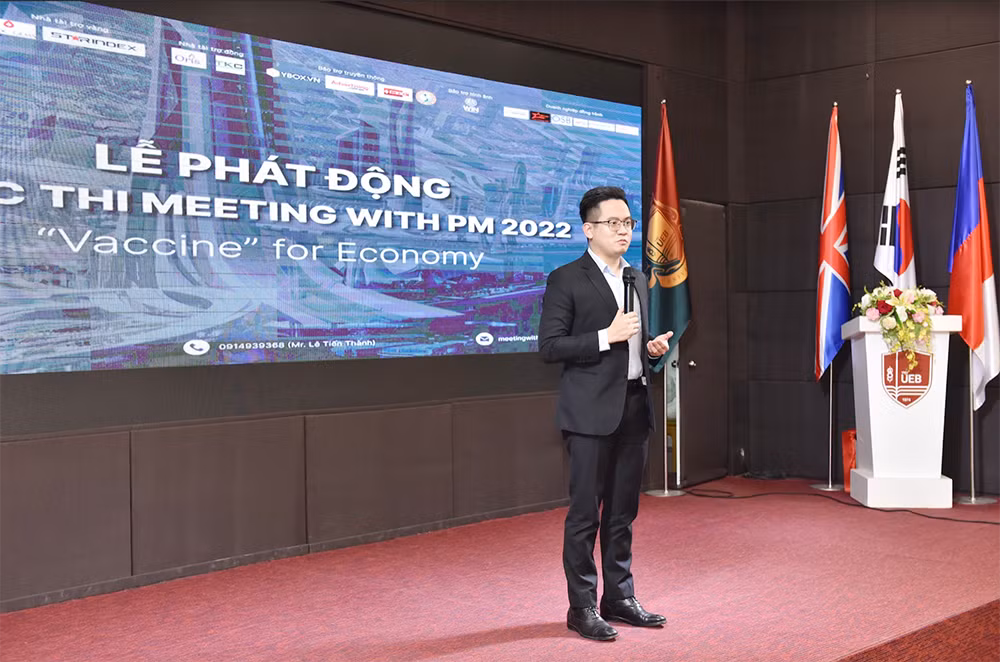 Anh Vũ Duy - Bí thư Đoàn trường ĐH Kinh tế (ĐHQG Hà Nội) chia sẻ tại chương trình.