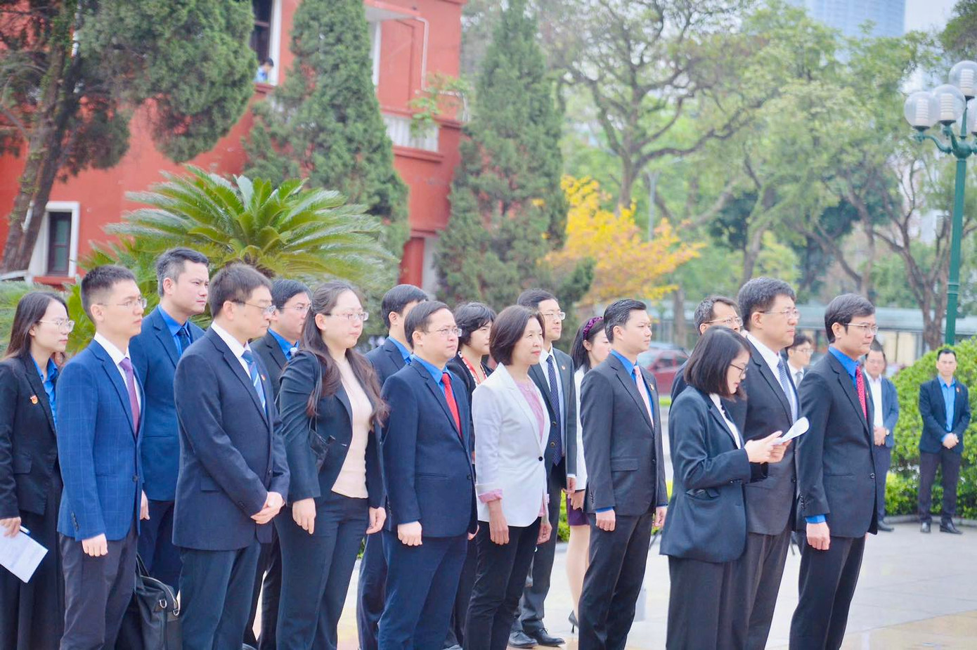 Các đại biểu tưởng nhớ Chủ tịch Hồ Chí Minh. Các đại biểu tưởng nhớ Chủ tịch Hồ Chí Minh.