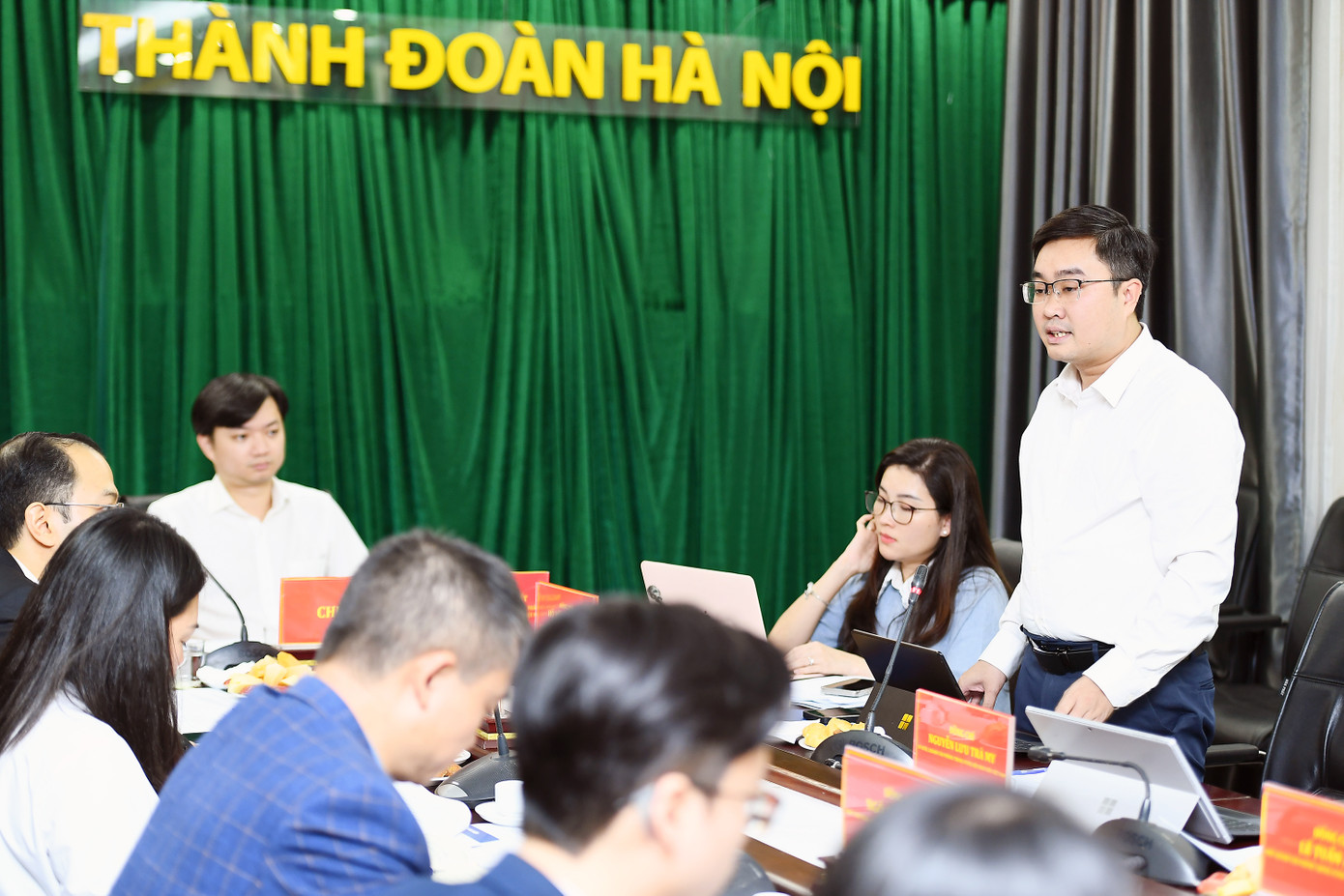 Các đại biểu góp ý kiến tại Hội nghị. Các đại biểu góp ý kiến tại Hội nghị.