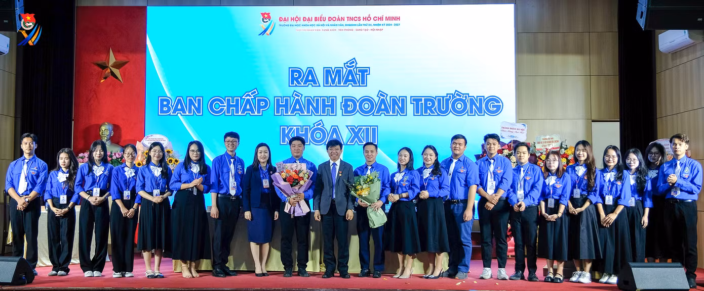 Ban Chấp hành Đoàn TNCS Hồ Chí Minh trường ĐH KHXH&amp;NV (ĐHQG Hà Nội) lần thứ XII ra mắt tại Đại hội.