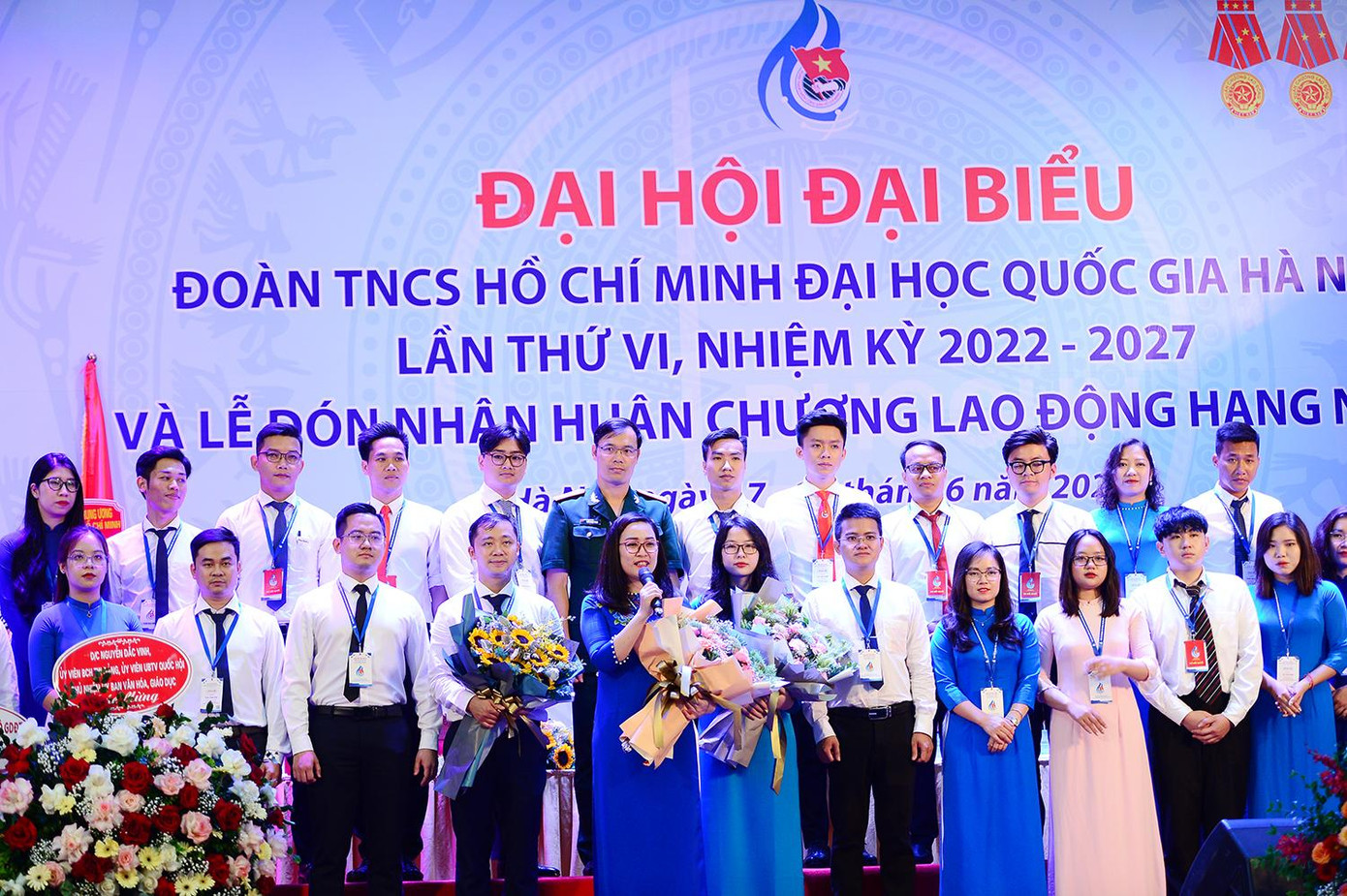 Chị Hứa Thanh Hoa (35 tuổi), Bí thư Đoàn ĐHQG Hà Nội khóa mới, phát biểu nhận nhiệm vụ.
