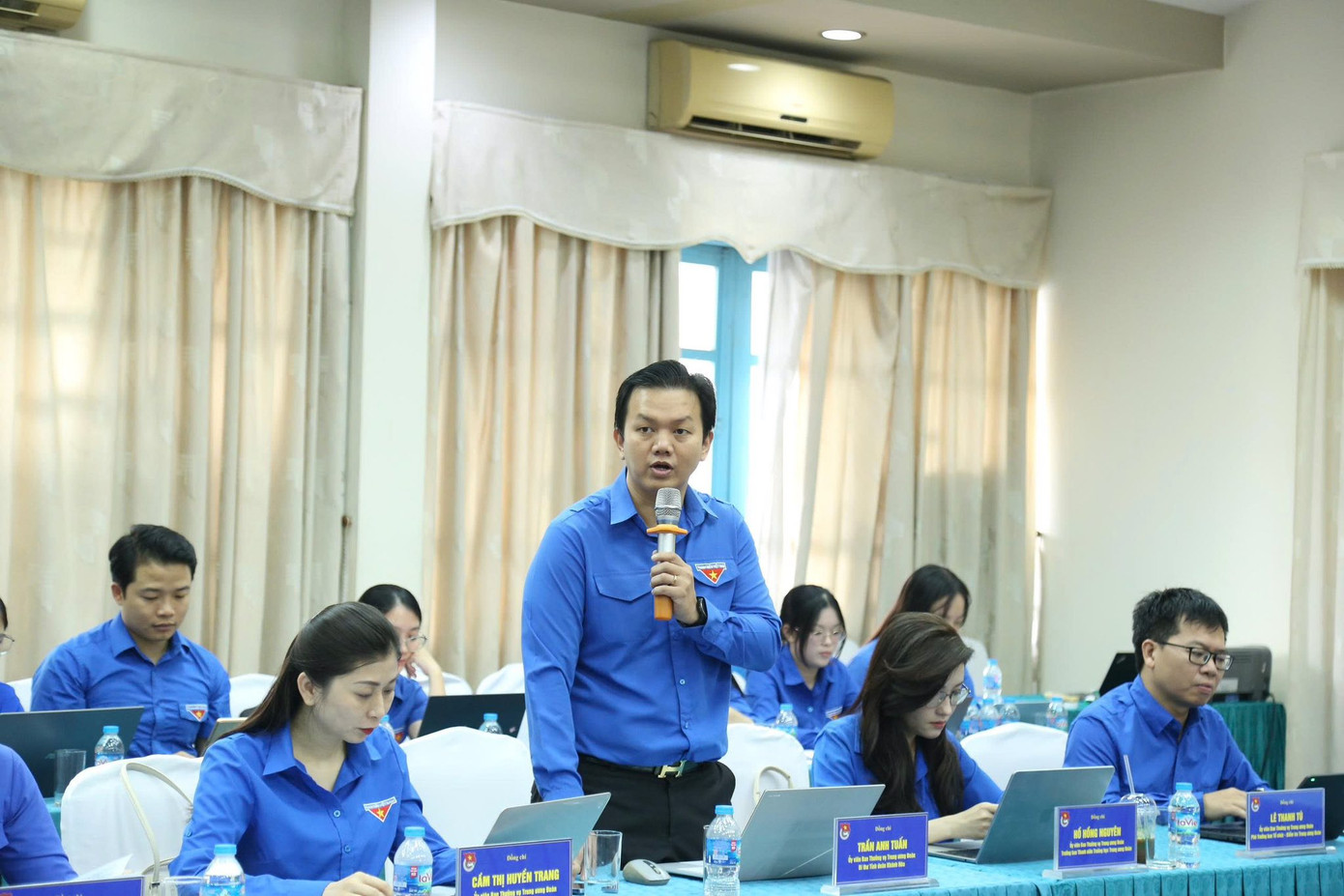 Các đại biểu phát biểu ý kiến tại Hội nghị.