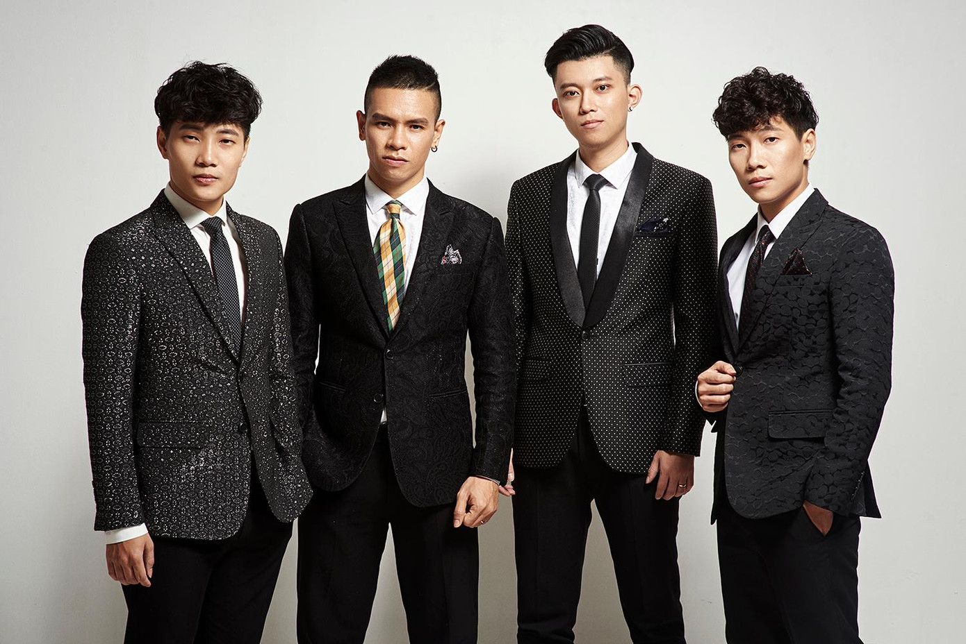 Nhóm Oplus cùng nhau hát trong Sing for Life - Sing for Love, với chủ đề "Chạm ký ức" để gây quỹ ủng hộ người dân gặp khó khăn trong dịch bệnh, các y, bác sĩ trên tuyến đầu chống dịch.