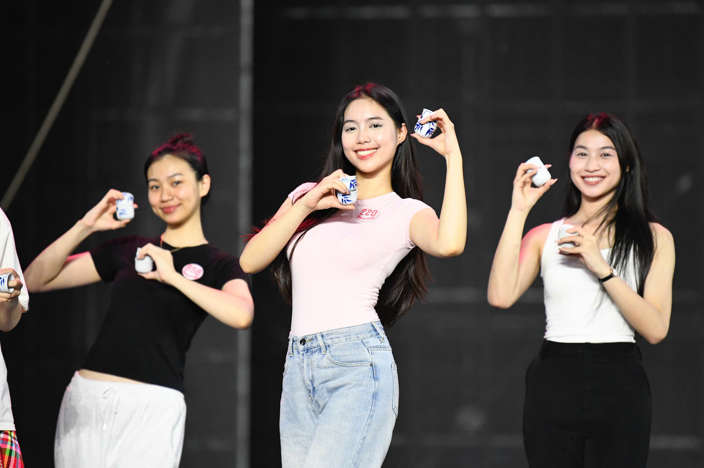 Đây là lần đầu tiên trong lịch sử cuộc thi Hoa hậu Việt Nam, một sân khấu Chung kết được dựng hoàn toàn trên mặt nước. Sự kiện được kỳ vọng mang lại trải nghiệm mới mẻ cho thí sinh, đồng thời tạo dấu ấn cho Huế - thành phố di sản đang hướng đến phát triển không gian văn hóa sáng tạo.