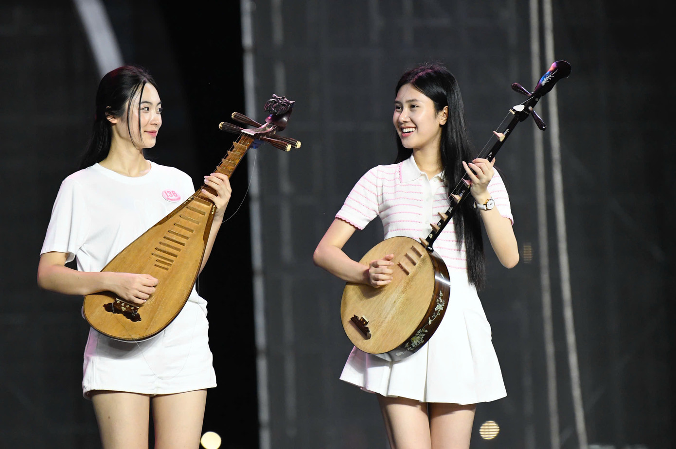 Đây là lần đầu tiên trong lịch sử cuộc thi Hoa hậu Việt Nam, một sân khấu Chung kết được dựng hoàn toàn trên mặt nước. Sự kiện được kỳ vọng mang lại trải nghiệm mới mẻ cho thí sinh, đồng thời tạo dấu ấn cho Huế - thành phố di sản đang hướng đến phát triển không gian văn hóa sáng tạo.