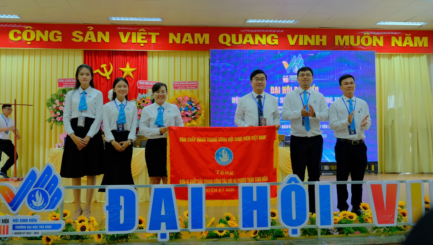 Hội Sinh viên trường ĐH Trà Vinh đã 3 lần được tặng Cờ thi đua xuất sắc dẫn đầu của T.Ư Hội Sinh viên Việt Nam trong toàn nhiệm kỳ 2020 - 2023.