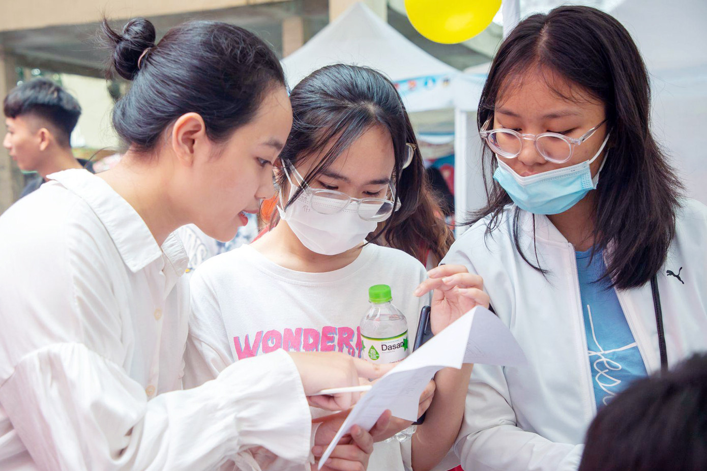 Hàng trăm học sinh đã có mặt tại chương trình.