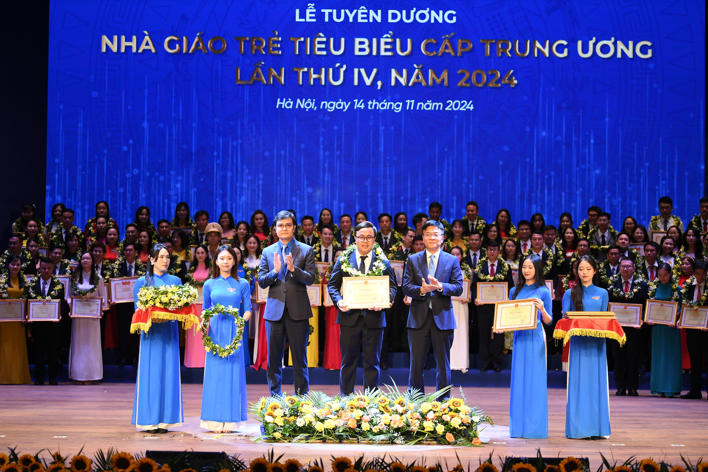 ThS Đặng Ngọc Duyên là một trong 99 Nhà giáo trẻ, được T.Ư Đoàn vinh danh trong chương trình 'Nhà giáo trẻ tiêu biểu 2024'. Ảnh: DƯƠNG TRIỀU