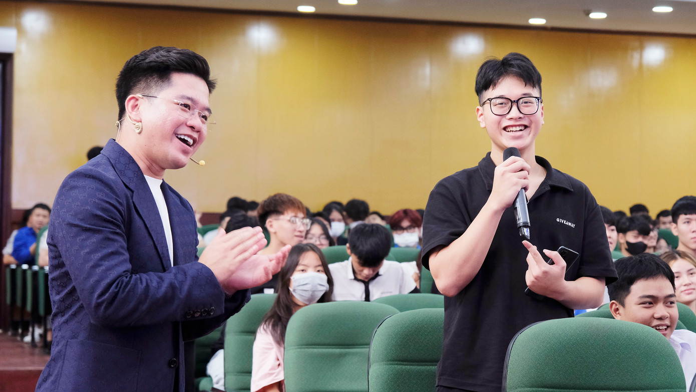 Anh Lang Công Đạt đã truyền cảm hứng tới nhiều bạn sinh viên.