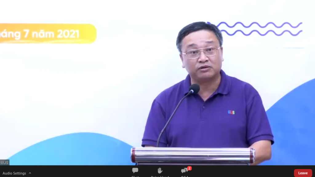 Thầy Đỗ Tuấn Minh, Hiệu trưởng trường ĐH Ngoại ngữ phát biểu tại lễ bế giảng. Thầy Đỗ Tuấn Minh, Hiệu trưởng trường Đại học Ngoại ngữ phát biểu tại lễ bế giảng