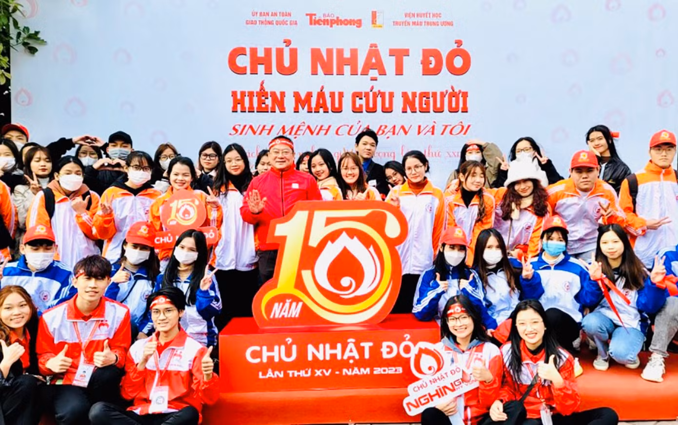 Chủ nhật Đỏ 2023 là Chủ nhật Đỏ tổ chức năm thứ 15 liên tiếp với quy mô ngày càng lớn và truyền cảm hứng ngày càng mạnh. Chủ nhật Đỏ 2023 là Chủ nhật Đỏ tổ chức năm thứ 15 liên tiếp với quy mô ngày càng lớn và truyền cảm hứng ngày càng mạnh.