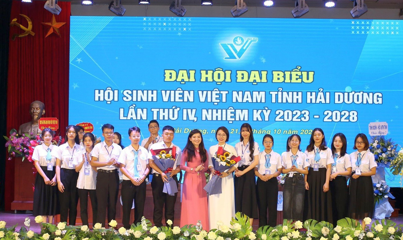 Ban Chấp hành Hội Sinh viên tỉnh Hải Dương nhiệm kỳ mới ra mắt Đại hội. Ban Chấp hành Hội Sinh viên tỉnh Hải Dương nhiệm kỳ mới ra mắt Đại hội.