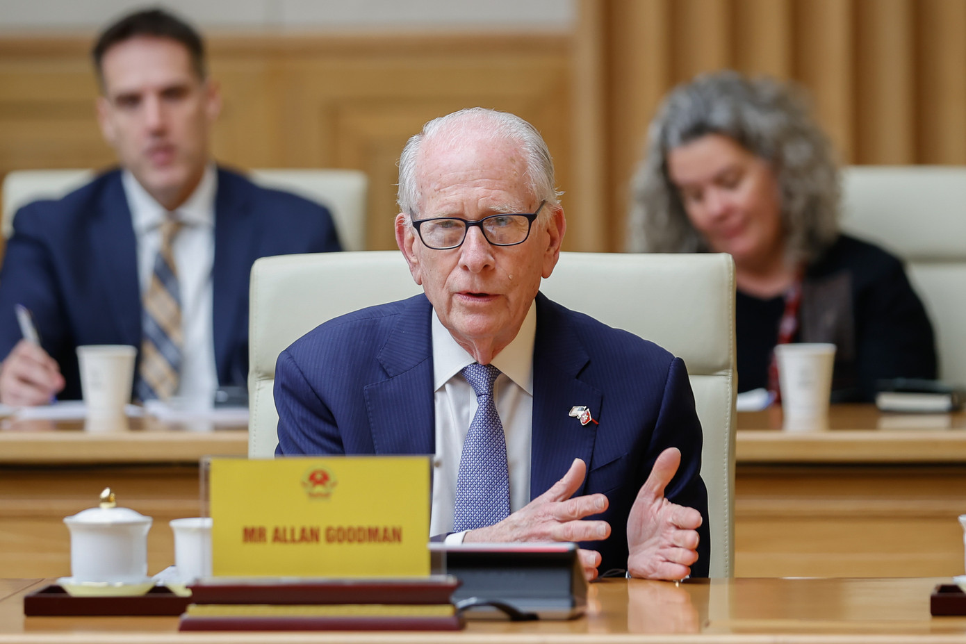 Các đại biểu trao đổi tại buổi gặp gỡ.