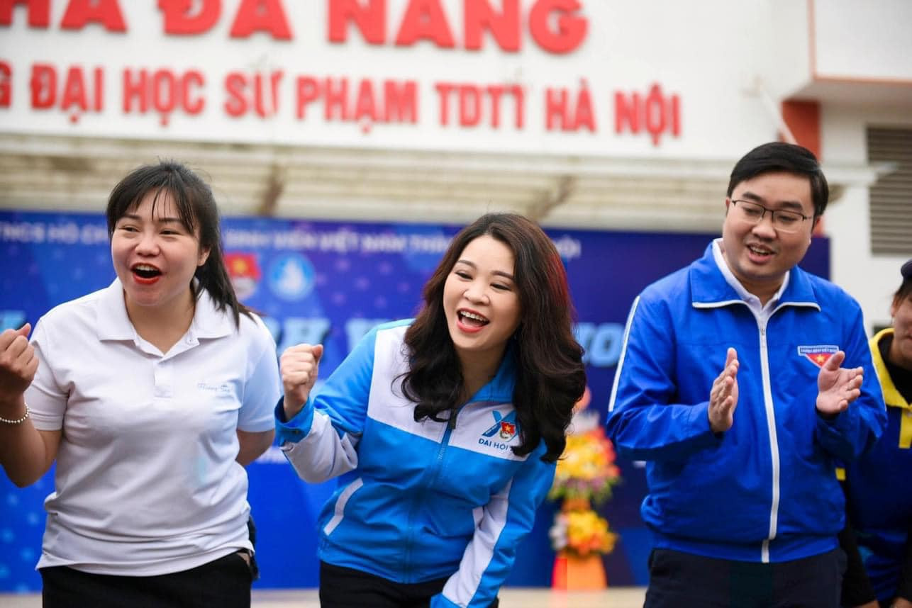 Lãnh đạo T.Ư Hội Sinh viên Việt Nam và Thành Đoàn Hà Nội tham dự chương trình.