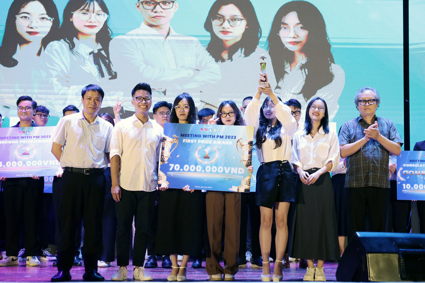 Vòng Chung kết cuộc thi 'Meeting with PM' 2023 (MPM 2023), đội Kimmie Neftu gồm các sinh viên đến từ ĐH Kinh tế Quốc dân và trường ĐH Ngoại thương đã xuất sắc giành giải Nhất.