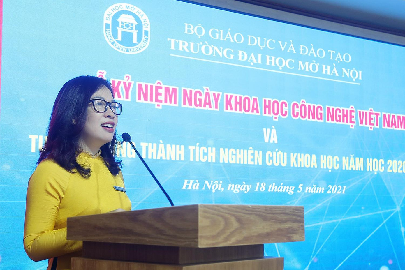 PGS. TS Nguyễn Thị Nhung, Hiệu trưởng trường ĐH Mở Hà Nội phát biểu tại buổi lễ. PGS. TS Nguyễn Thị Nhung, Hiệu trưởng trường ĐH Mở Hà Nội phát biểu tại buổi lễ.