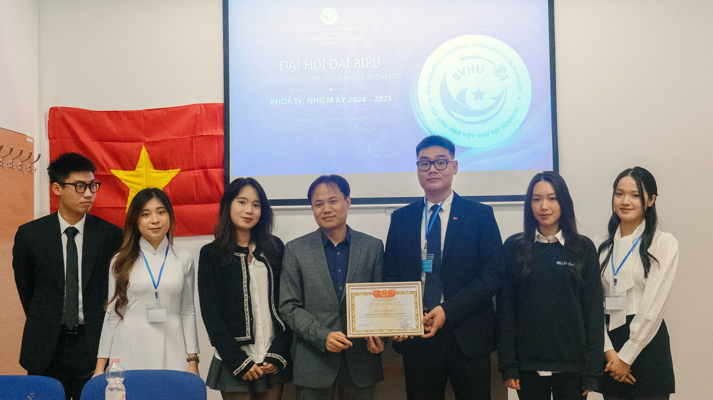 Danh hiệu ‘Sinh viên 5 tốt’ cấp T.Ư là cột mốc quan trọng trong hành trình của Hải Nam. Danh hiệu ‘Sinh viên 5 tốt’ cấp T.Ư là cột mốc quan trọng trong hành trình của Hải Nam.