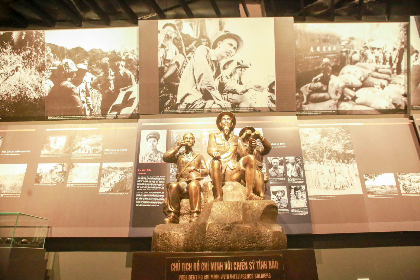 Bảo tàng được chia thành nhiều khu vực trưng bày theo các chủ đề.