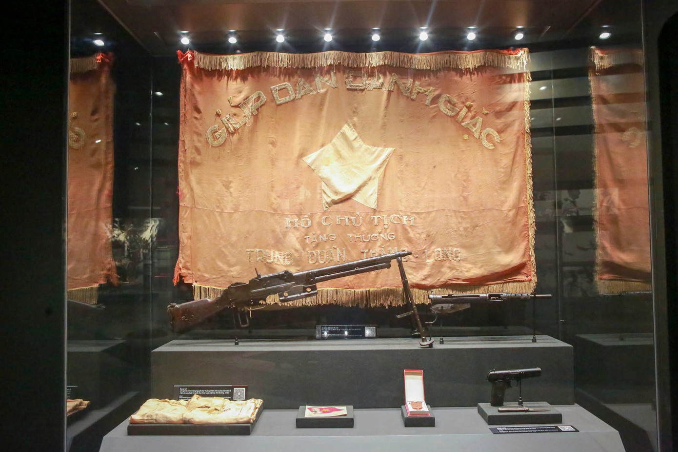 Nhiều hiện vật quý qua các thời kỳ dựng nước, giữ nước của dân tộc được trưng bày tại bảo tàng.