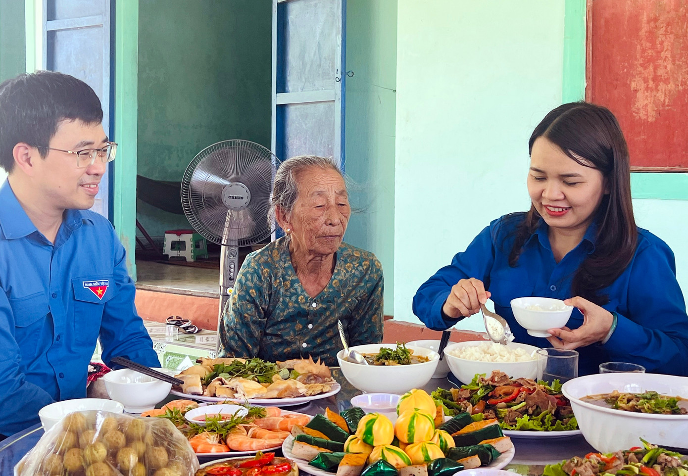 ‘Bữa cơm gia đình - Ấm tình lòng Mẹ’ của tuổi trẻ Quảng Trị.