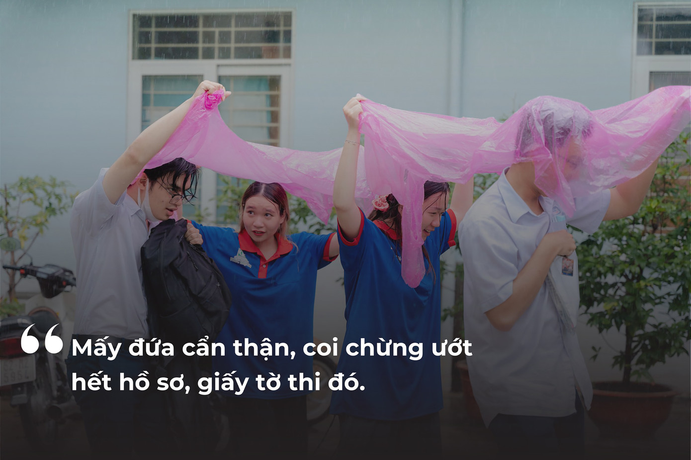 Hết mình vì thí sinh. Hết mình vì thí sinh.